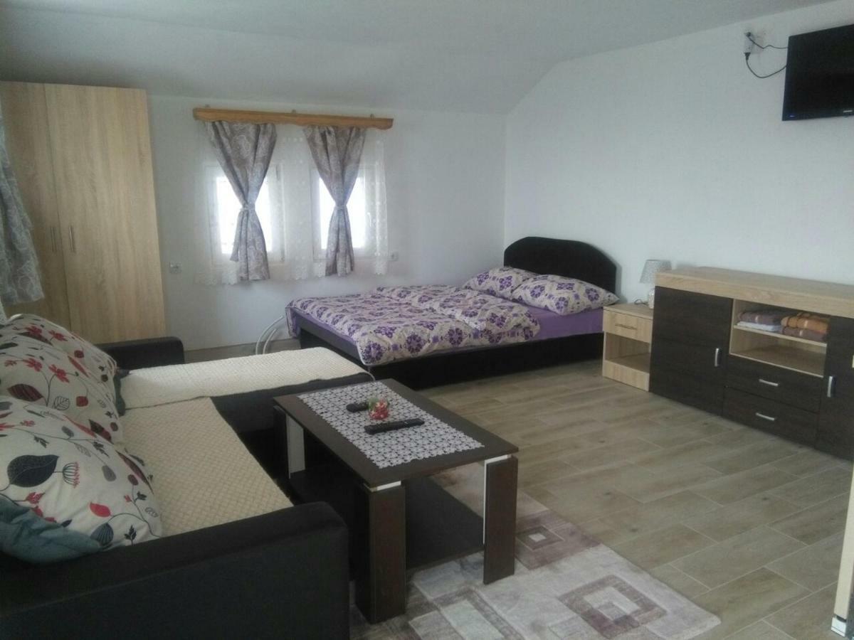 Apartmani "Babici" バニャ・ルカ エクステリア 写真
