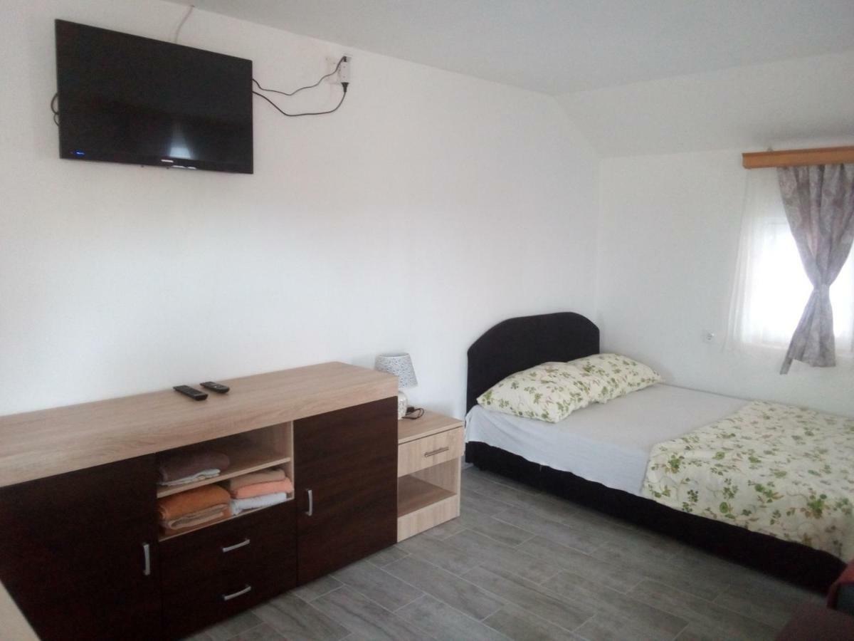 Apartmani "Babici" バニャ・ルカ エクステリア 写真